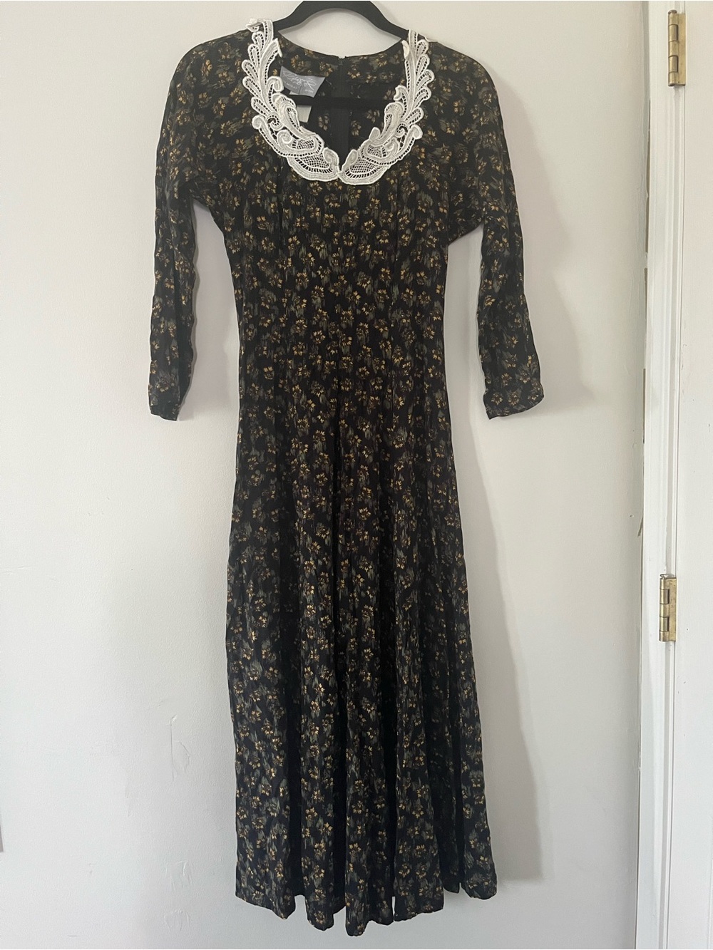 Vintage Victorian Black Floral Midi Dress 4 Lace Collar Prairie Cottagecore